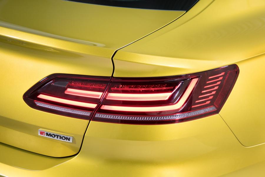 Детали экстерьера Volkswagen Arteon 4Motion 2018 года  (NA) (фото 2 из 41)